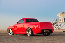 В интернете представили необычный пикап Chevrolet SSR