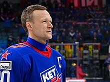 Комментатор Шестаков: «Поступает звонок: «Это Евгений Кетов. Мне сказали, что вы меня ругали. У меня дети ходят в садик, там говорят про плохую игру папы». Вспоминаю – наоборот, положительно оценивал»