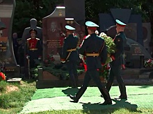 «Его жизнь - яркий пример ратного подвига»: руководство Минобороны и ветераны почтили память маршала Куликова