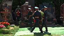 «Его жизнь - яркий пример ратного подвига»: руководство Минобороны и ветераны почтили память маршала Куликова