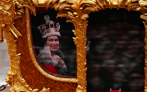 По Лондону прокатилась голограмма королевы Елизаветы II