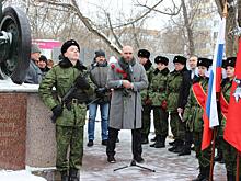 У памятника "Пушка" провели торжественный митинг ко Дню Защитника Отечества