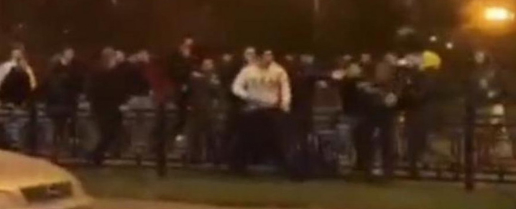 Массовая драка в домодедово. Массовая драка в домодедово сегодня. Участники конфликта бросились в драку. Домодедово драка на авангарде 20 человек. Массовая драка в подмосковье:.