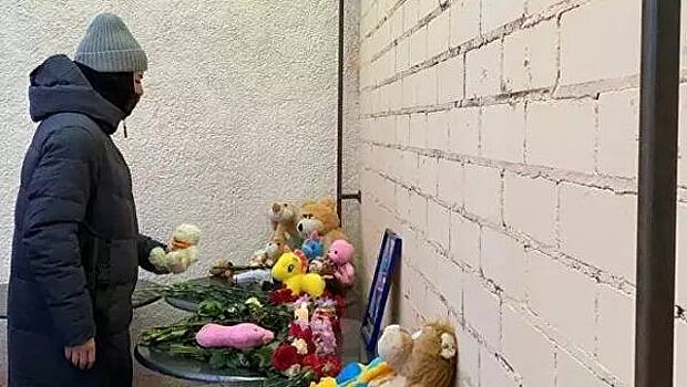 Сотни костромичей пришли проститься с убитой пятилетней девочкой