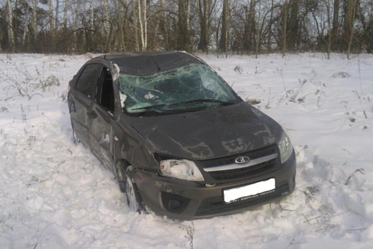 В Зауралье перевернулся автомобиль: пострадали три пожилых человека