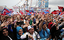 В Стамбуле прошли многотысячные митинги за день до выборов в Турции