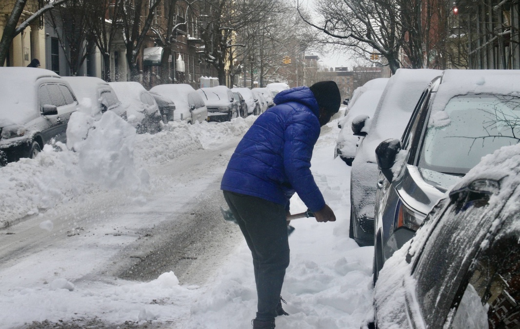 Число жертв снежной бури в США достигло 85 человек