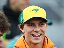 Оскар Пиастри прокатился по базе «Макларена» на чемпионском болиде Айртона Сенны