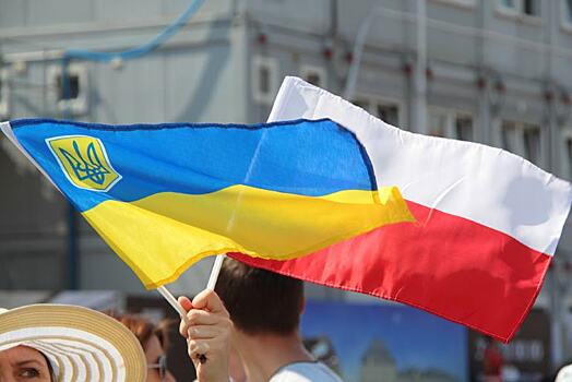 Политолог: украинские «заробитчане» являются бомбой для польской государственности