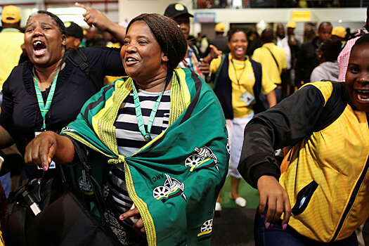 В ЮАР предложили конфисковать землю у белых фермеров