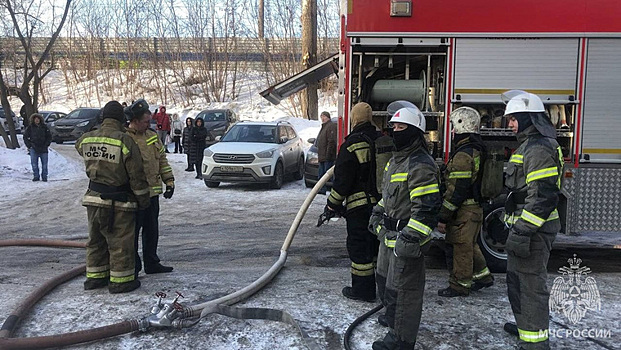 Число эвакуированных из горящего здания в центре Екатеринбурга выросло до 150