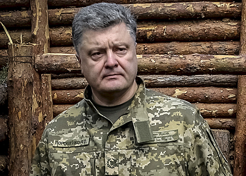 Порошенко поручил прекратить огонь в Донбассе с 1 апреля