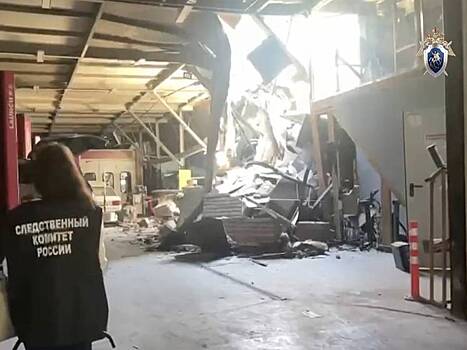 В&nbsp;российском городе на&nbsp;автосервис упала стена паркинга