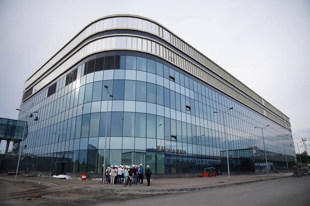 Власти сообщили о малом количестве рабочих на строительстве аэропорта в Новокузнецке