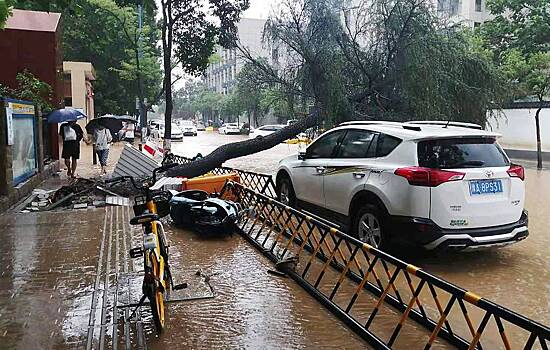 Число жертв наводнений в провинции Хэнань превысило 300