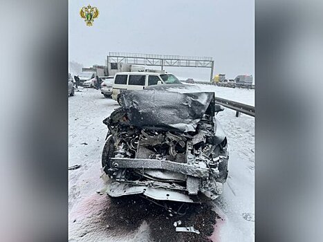 ДТП на трассе М-4 в Подмосковье произошло из-за столкновения машины с ограждением