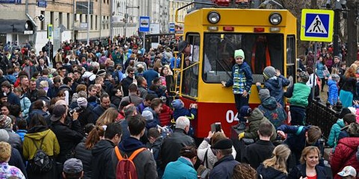 Более 250 тыс. человек пришли на парад трамваев в Москве