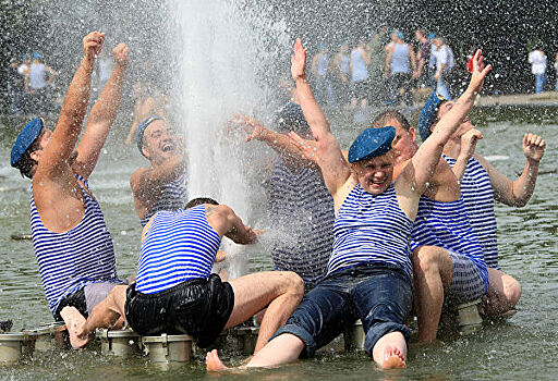 В Петербурге пригрозили отключить фонтаны в День ВДВ