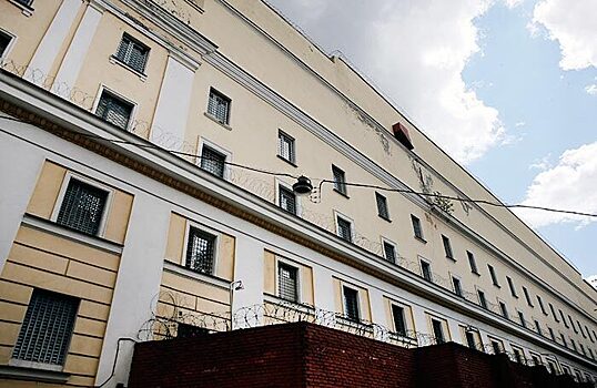 Главврача «Матросской Тишины» обвинили в коррупции. Он не признал вину