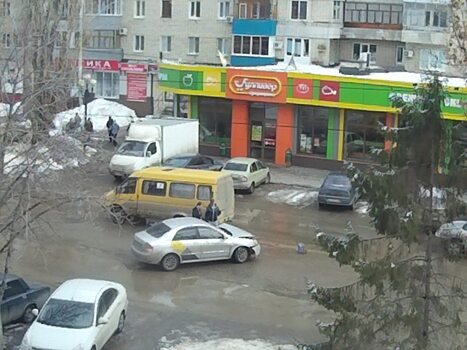 Машина «Яндекс.Такси» протаранила в Балакове автобус с пассажирами