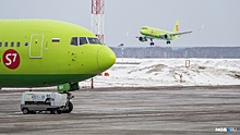 В аэропорту Толмачёво полицейские привлекли к ответственности пассажира, нарушившего общественный порядок на борту воздушного судна