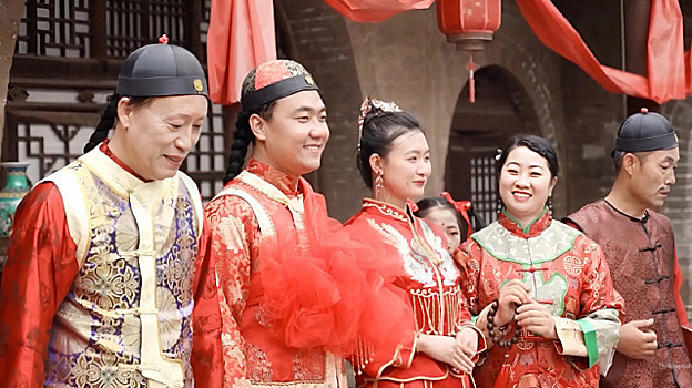 Туристы интересуются китайскими провинциями благодаря необычной архитектуре старинных деревень