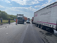 На трассе М5 под Самарой столкнулись три грузовика