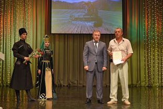 Передовикам жатвы-2017 в Адыгее вручили награды