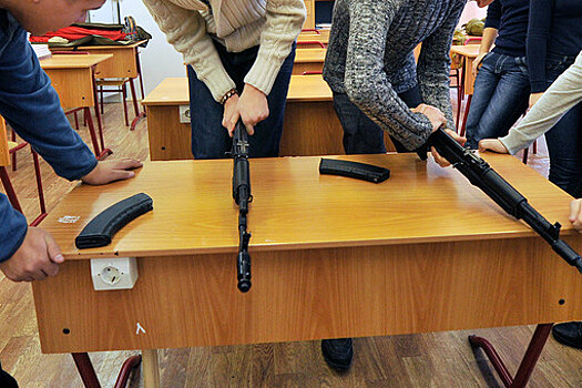 В России предложили ежеквартально проверять студентов, владеющих оружием