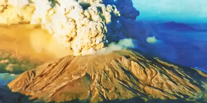 Пепел со склона вулкана Шивелуч поднялся на высоту до 3,5 км
