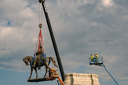 В США демонтировали культовый памятник генералу Ли