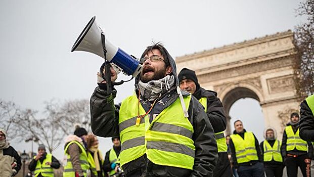 "Желтые жилеты" собрались на девятую акцию протеста