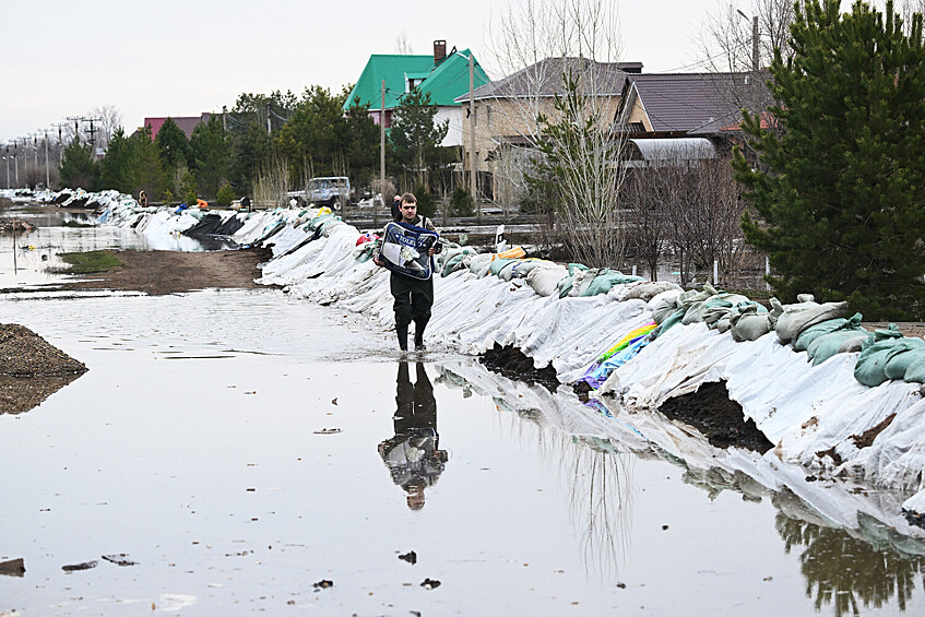 Искусственная даба, изготовленная жителями поселка 9-го января Оренбургской области, 10 апреля 2024 года