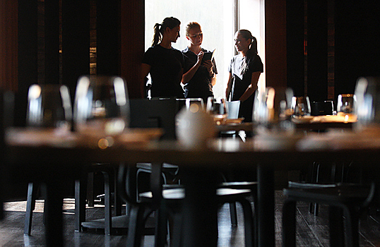 В России выросло число претендентов на вакансии в общепите. А как думают рестораторы?