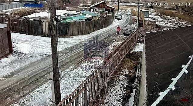 Водитель сбил, провез на капоте россиянина из-за замечания и попал на видео