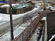 Водитель сбил, провез на капоте россиянина из-за замечания и попал на видео