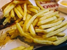 Названы продукты, портящие фигуру и ведущие к слабоумию