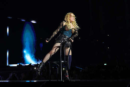 Певица Мадонна потребовала человека с инвалидностью встать на своем концерте