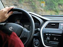 На тюменской трассе отлетевшее колесо чуть не убило водителя легковушки