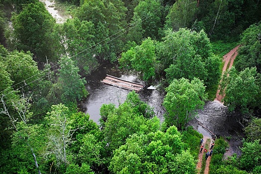 В Псковской области из-за дождей разрушился и уплыл автомобильный мост