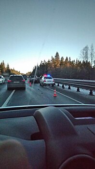 На скользкой "Скандинавии" столкнулись микроавтобус и легковушка