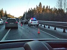 На скользкой "Скандинавии" столкнулись микроавтобус и легковушка