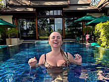 Анна Семенович опубликовала фото в купальнике с декольте