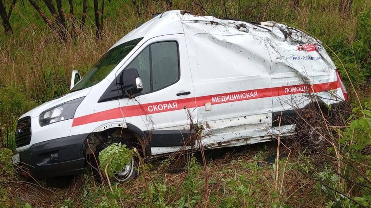 В Приморье пациент выпал из машины скорой помощи и погиб - Рамблер/авто