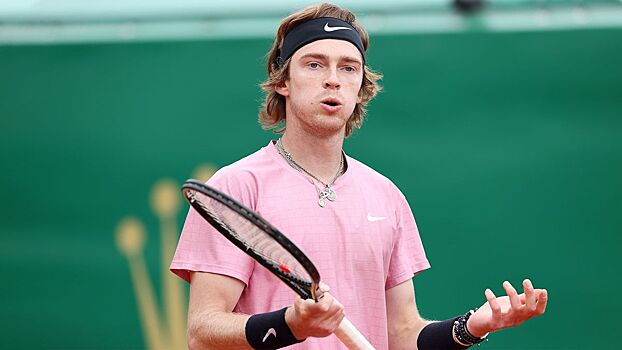 Рублев проиграл Синнеру в Барселоне