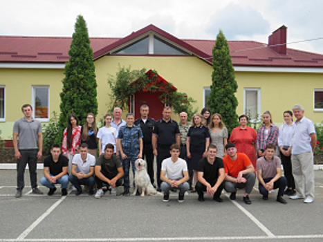 В рамках акции «Каникулы с общественным советом» для студентов состоялась экскурсия в Центр кинологической службы МВД по РСО-Алания