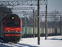 Более 30 вагонов грузового поезда сошли с рельсов в Амурской области