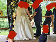 Жениха раскритиковали за неряшливый вид с нарядной невестой