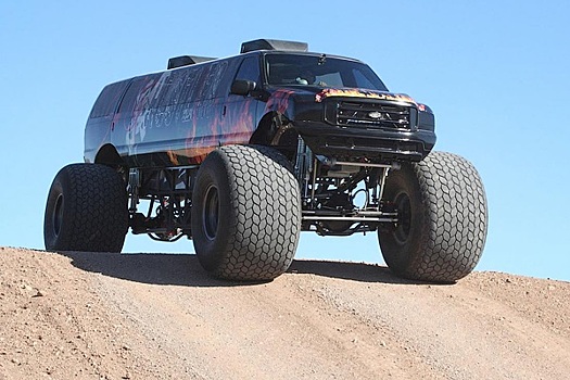 В США выставили на продажу бигфут-лимузин