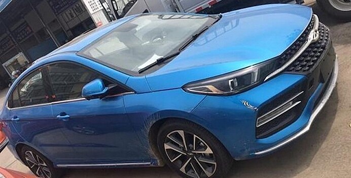 Новый седан Chery показали на первых фото